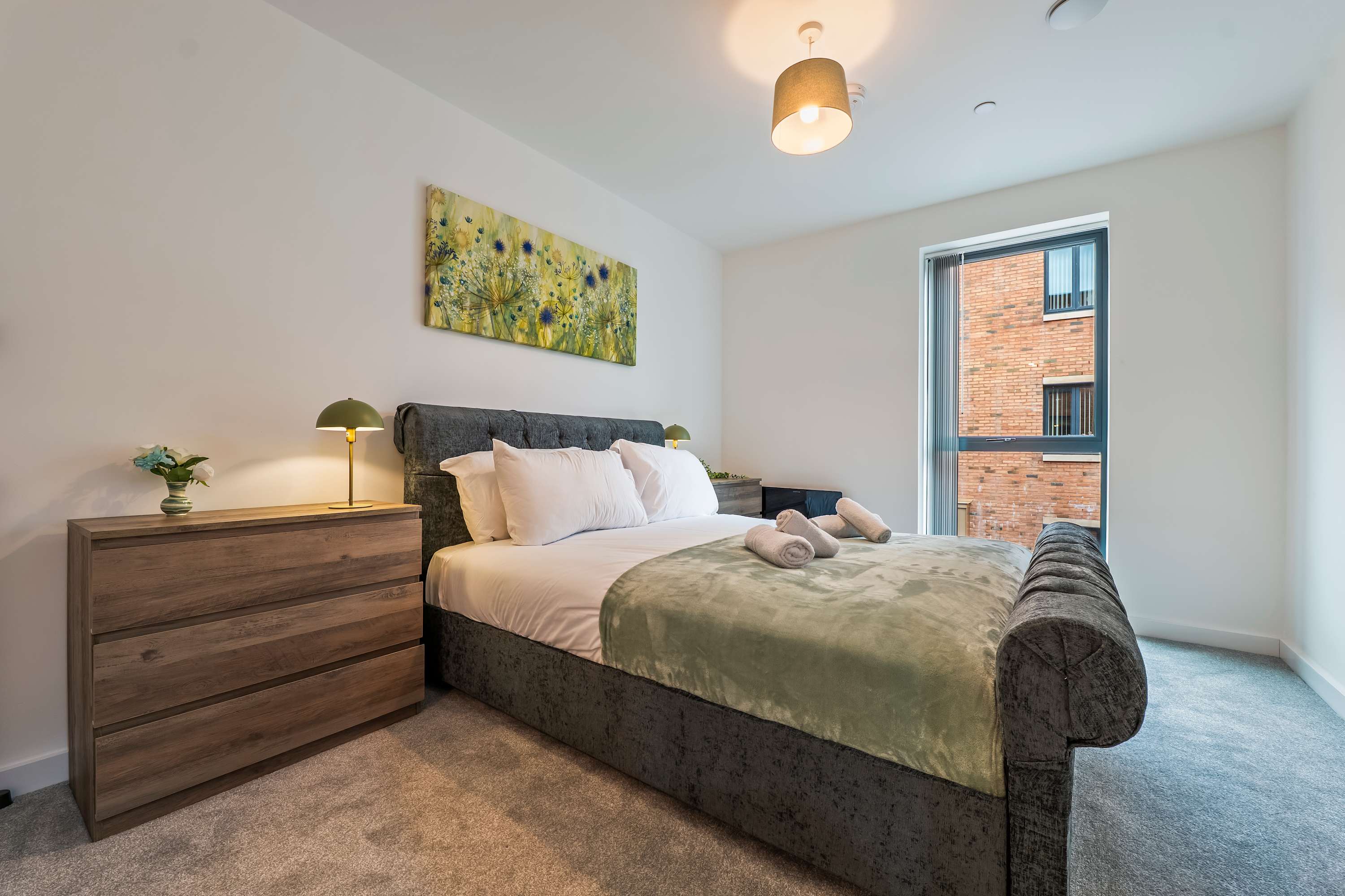 apartment in West Midlands — photo 2